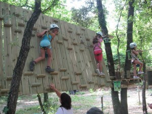 Pour un anniversaire inoubliable, Pitchoun Forest allie activité physique et moments chaleureux
